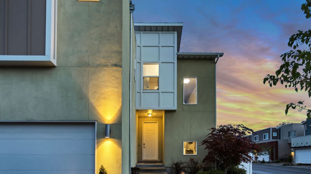 Investment in the Restaurant, and Beverage Sector by Vietnamese Americans in Southern California